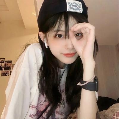 这名男子，捡到了人鱼。